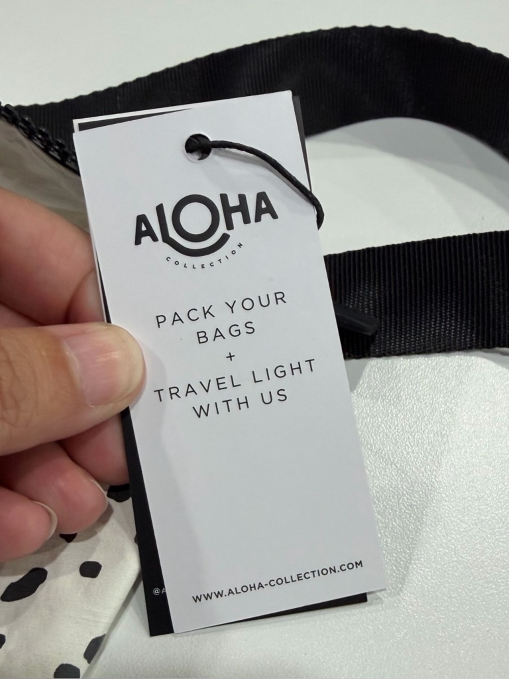 Vuori ALOHA-Mini Hip Pack Waist Black White NWT Internal Zipper Belt Bag - Picture 4 of 9